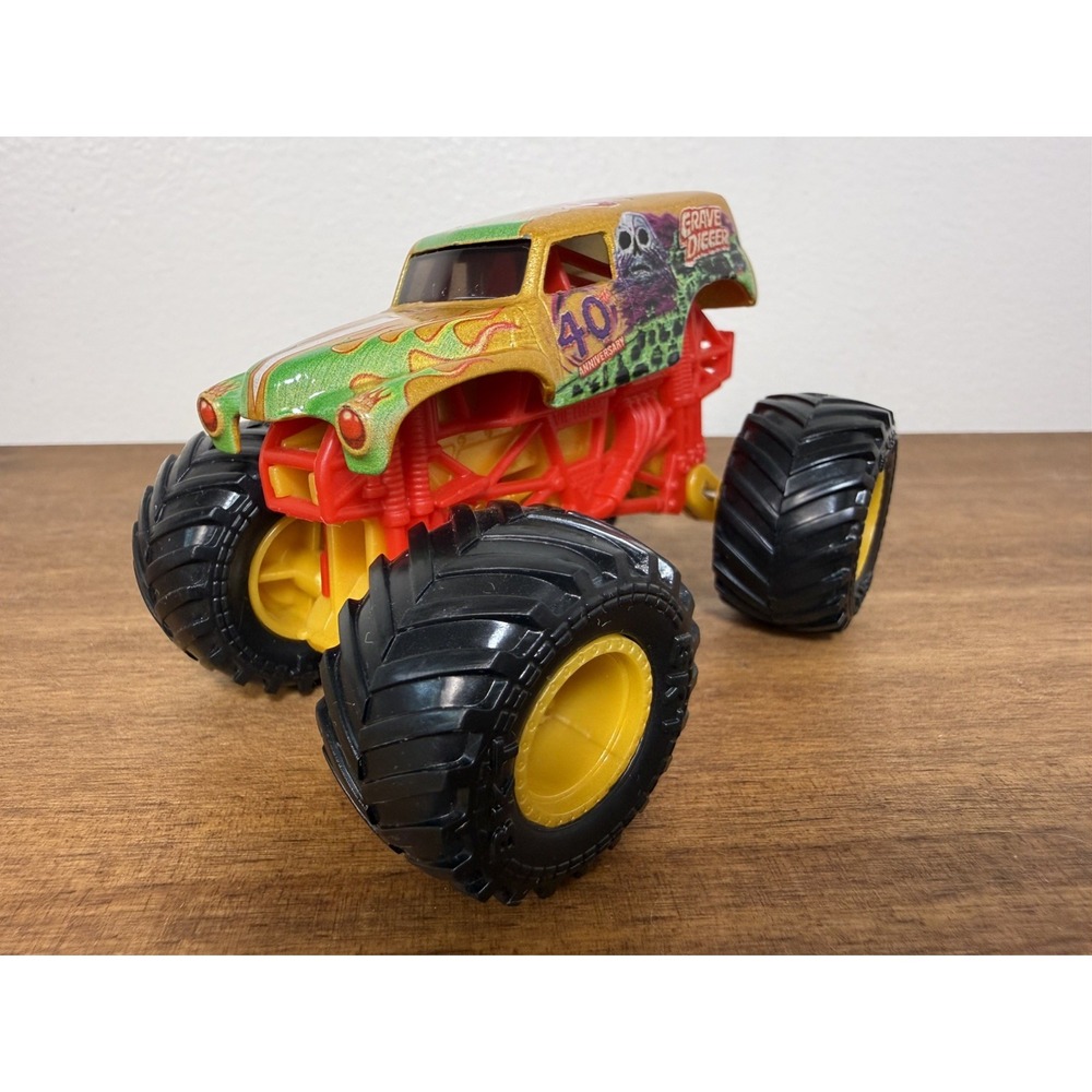 Spin Master Monster Jam Gold 40th Anniversary Exclusive Grave Digger 1:64 scale